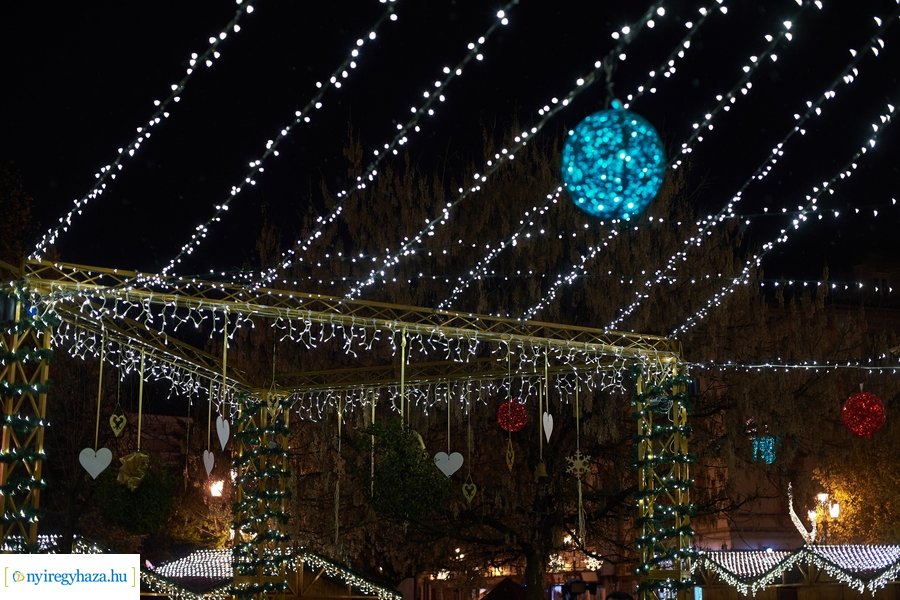 Advent 2020 első gyertyája