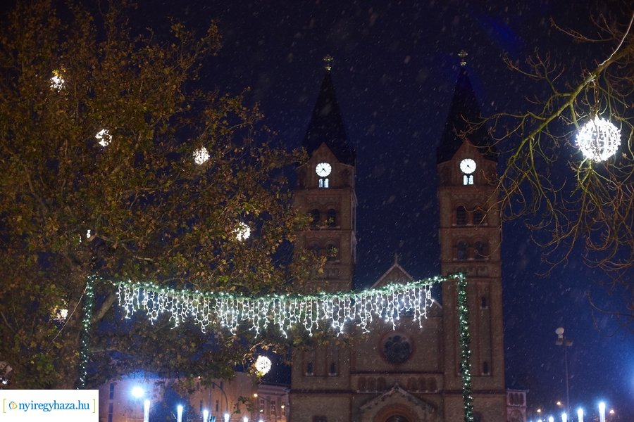 Advent 2020 első gyertyája