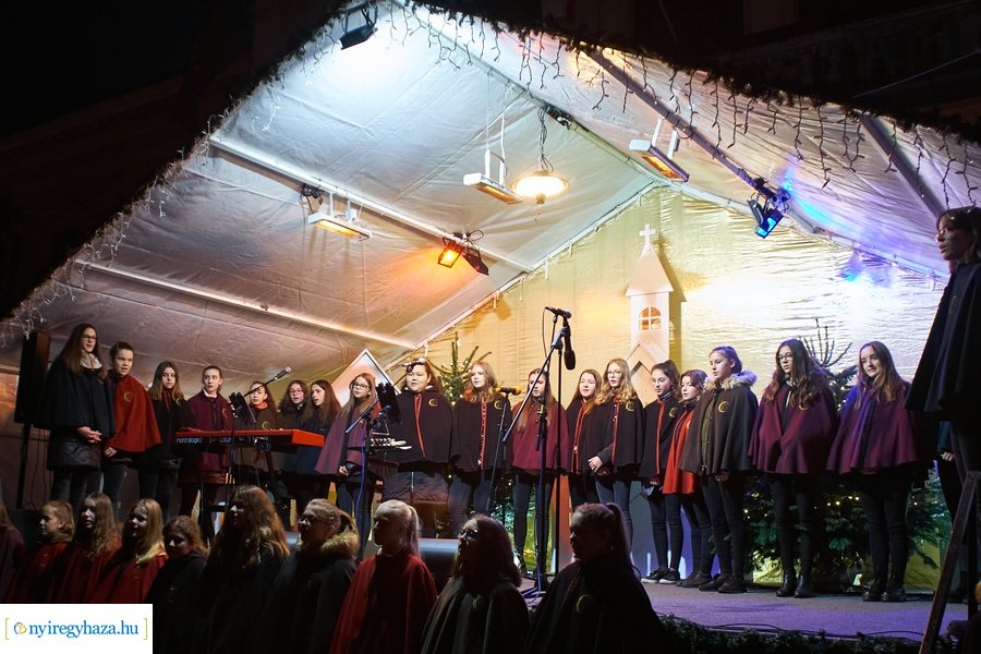 Advent első gyertyája 2021