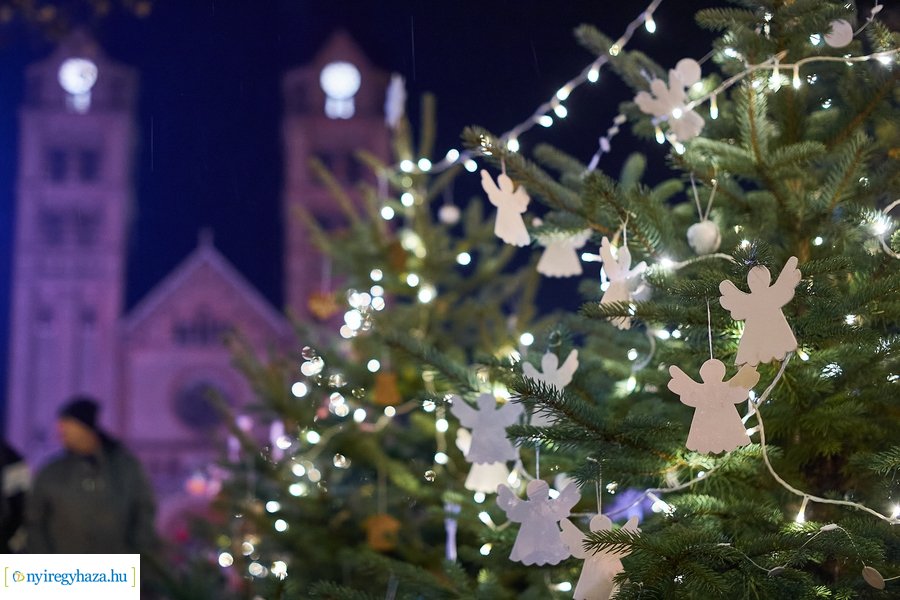 Advent első gyertyája 2021