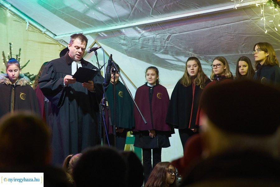 Advent első gyertyája 2021