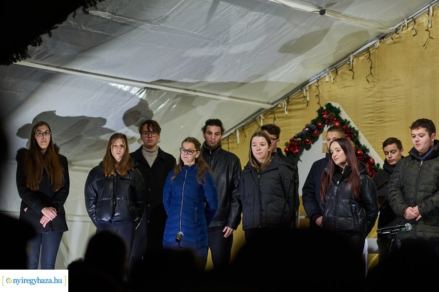 Advent első gyertyája 2022