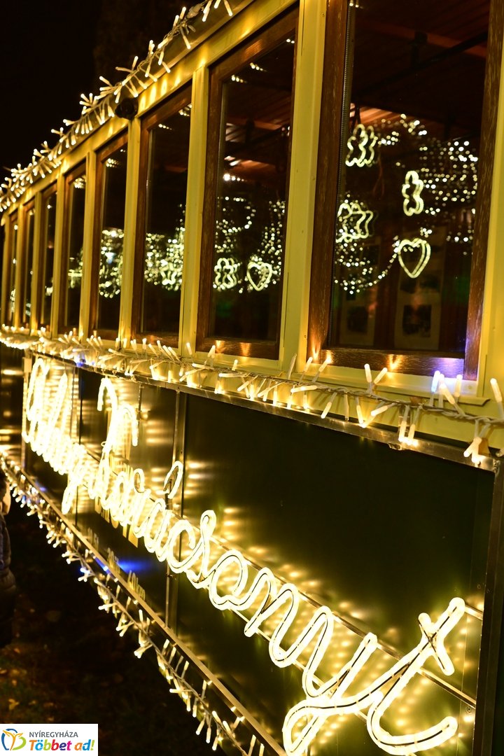 Advent első gyertyája 2025