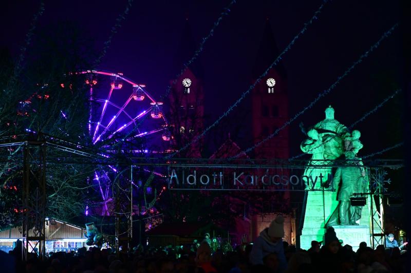 Advent első gyertyája 2025
