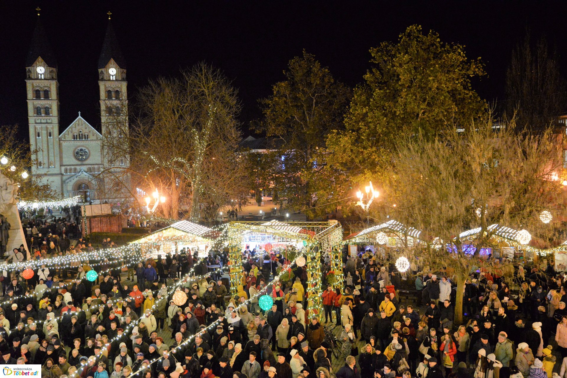 Advent első vasárnapján Nyíregyháza ünnepi díszben