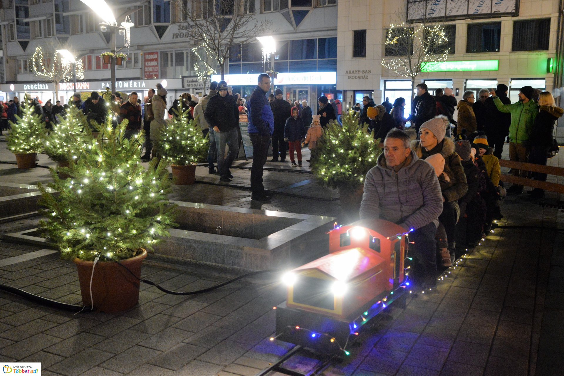 Advent első vasárnapján Nyíregyháza ünnepi díszben