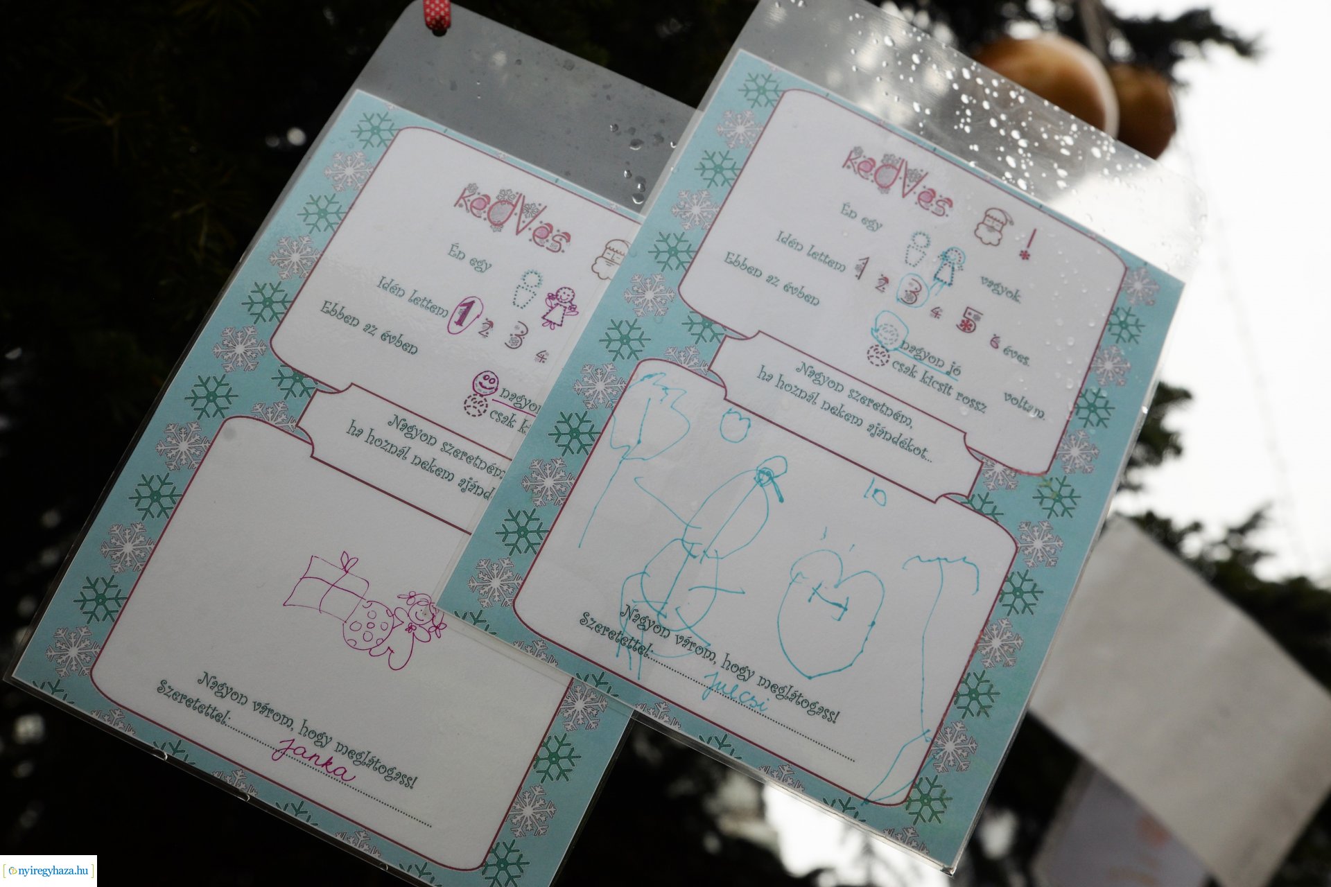 Advent első vasárnapján szállingózó hóesében