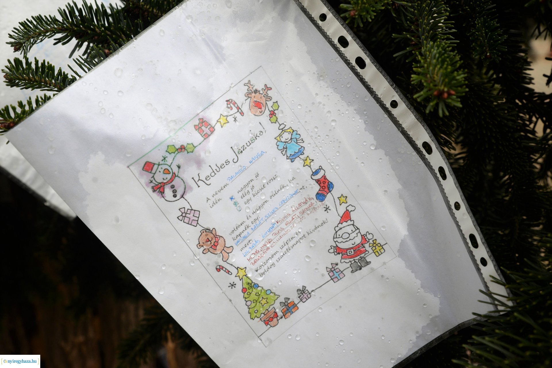 Advent első vasárnapján szállingózó hóesében