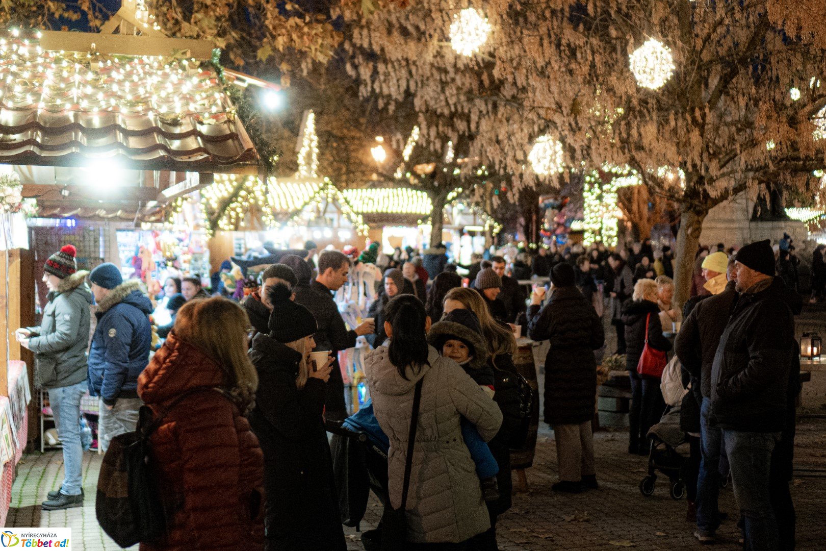 Így gyújtották meg advent második gyertyáját a Kossuth téren!