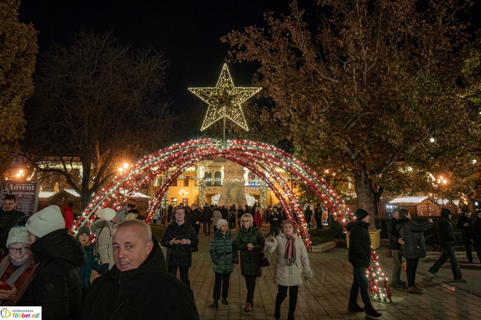 Így gyújtották meg advent második gyertyáját a Kossuth téren!