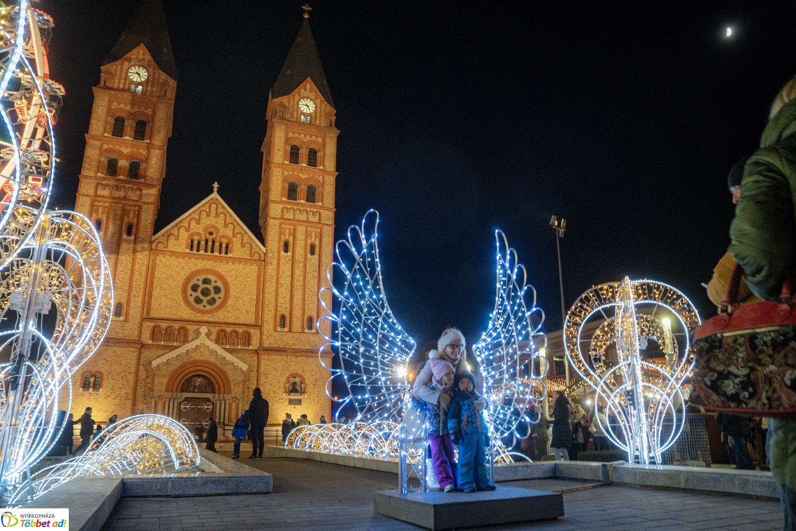 Így gyújtották meg advent második gyertyáját a Kossuth téren!
