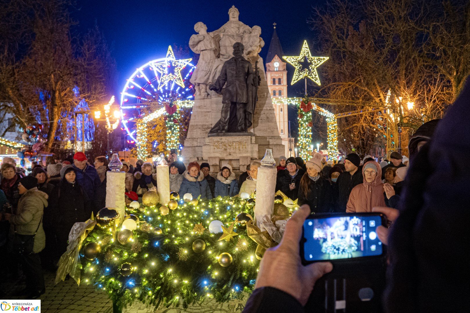 Így gyújtották meg advent második gyertyáját a Kossuth téren!