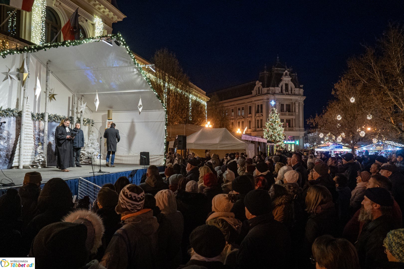 Így gyújtották meg advent második gyertyáját a Kossuth téren!
