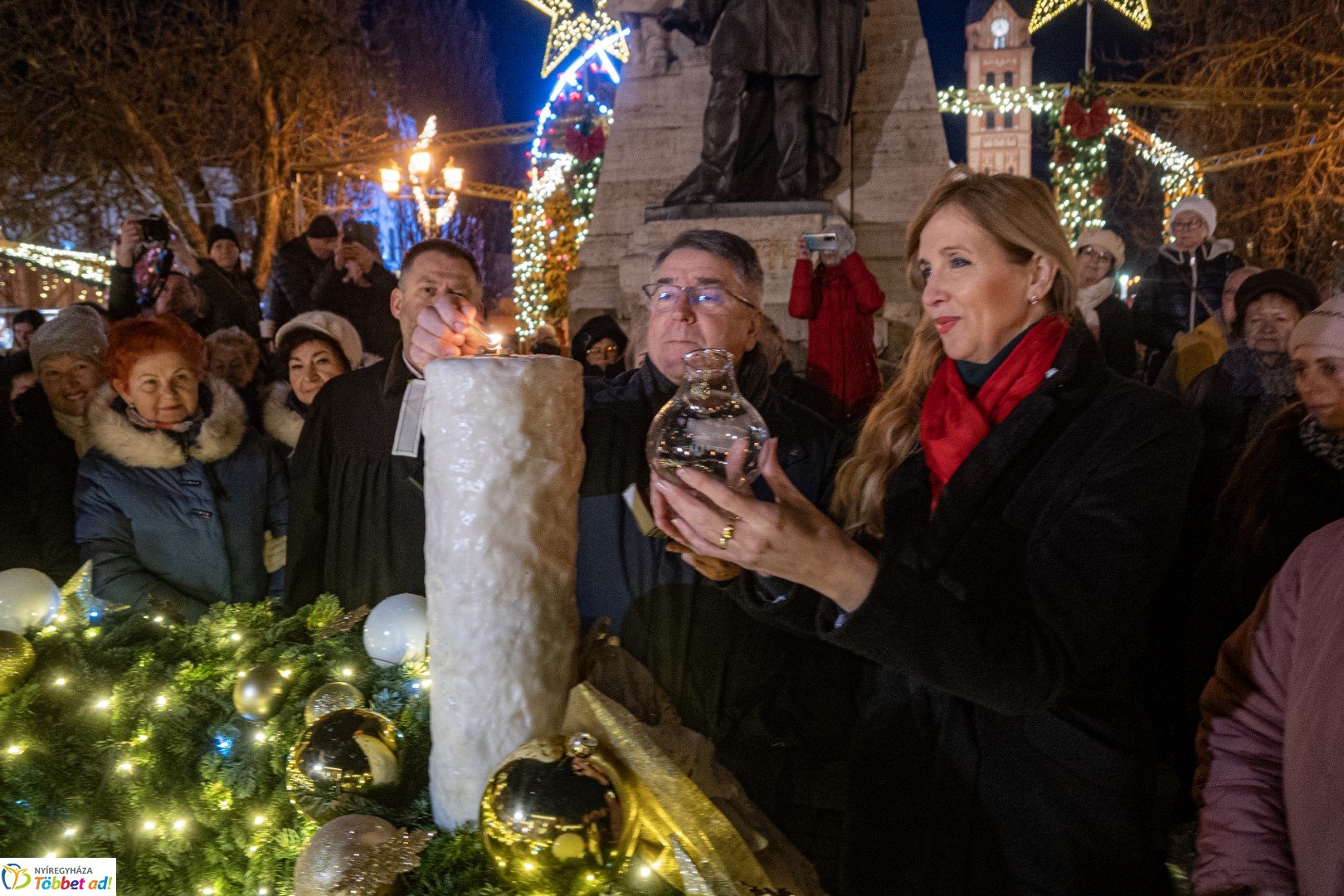 Így gyújtották meg advent második gyertyáját a Kossuth téren!