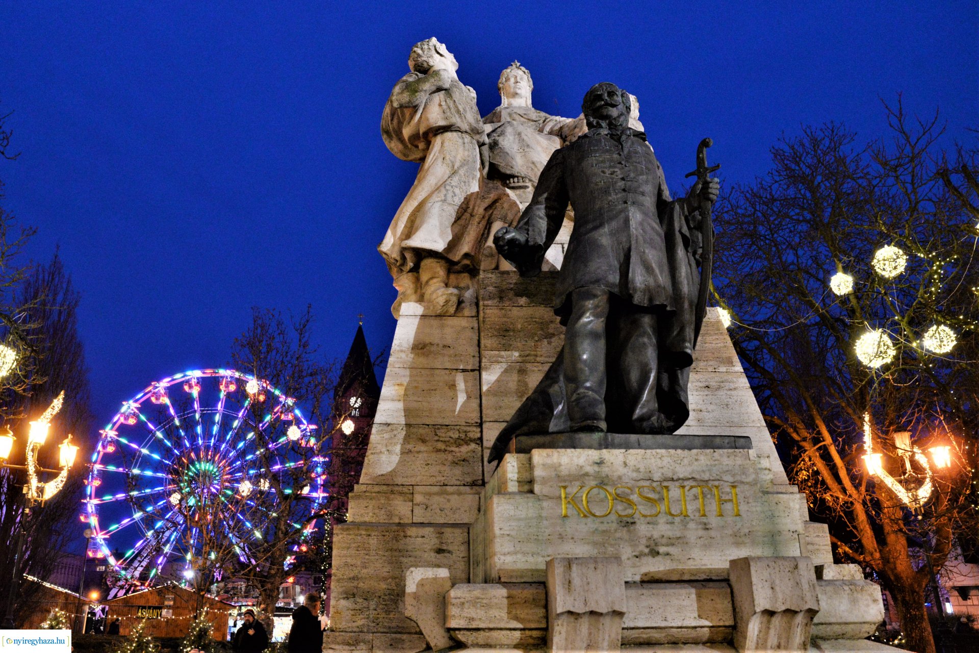 Advent második gyertyája - már két gyertyaláng ég a koszorún