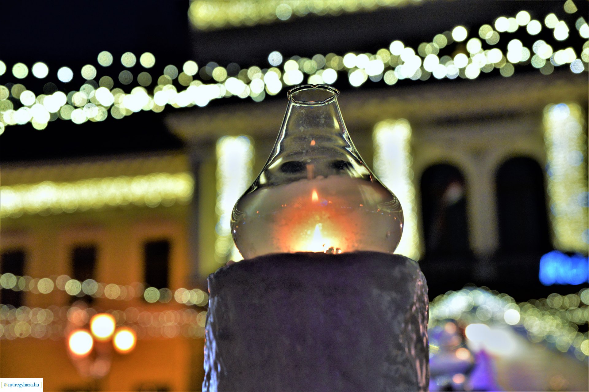 Advent második gyertyája - már két gyertyaláng ég a koszorún