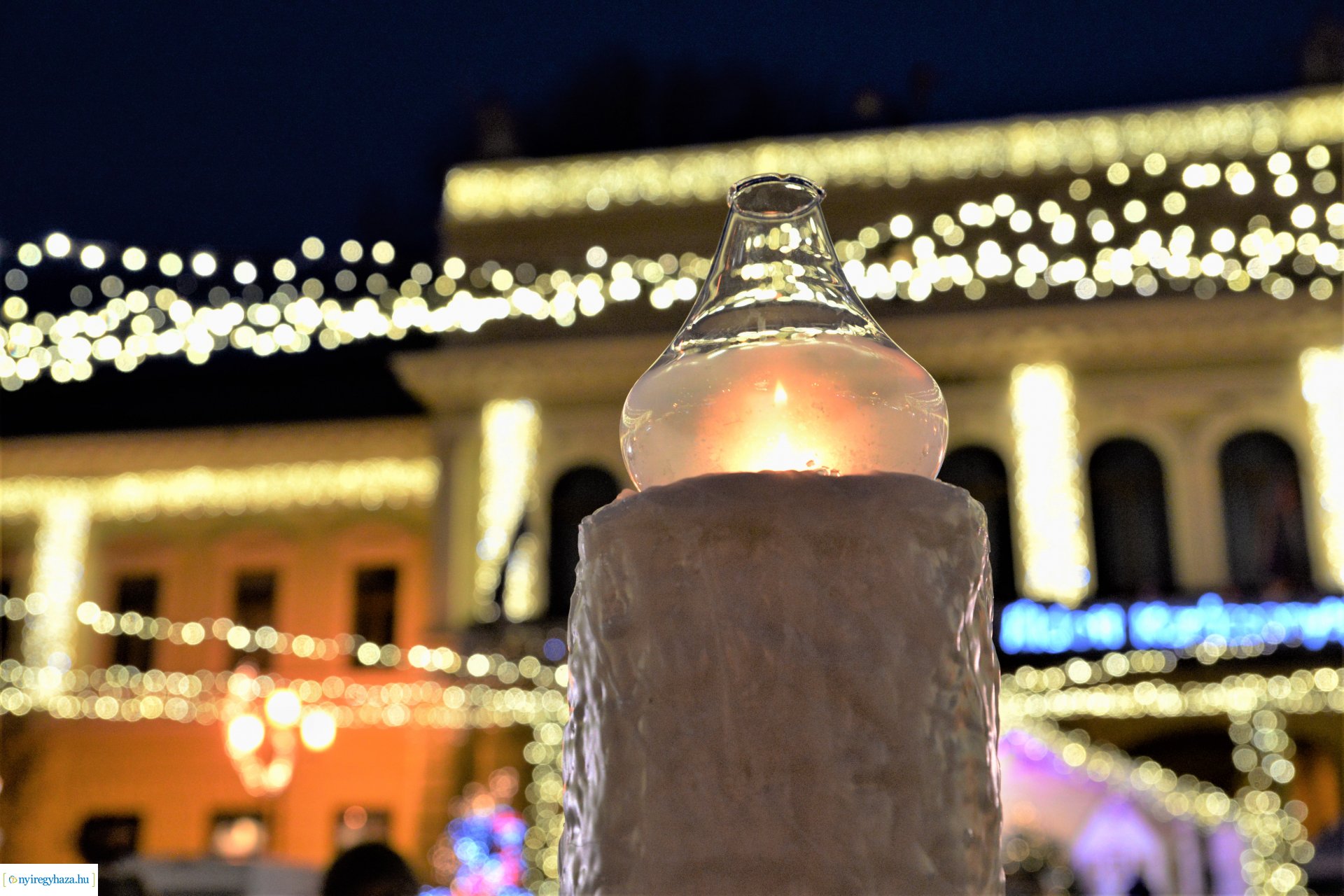 Advent második gyertyája - már két gyertyaláng ég a koszorún
