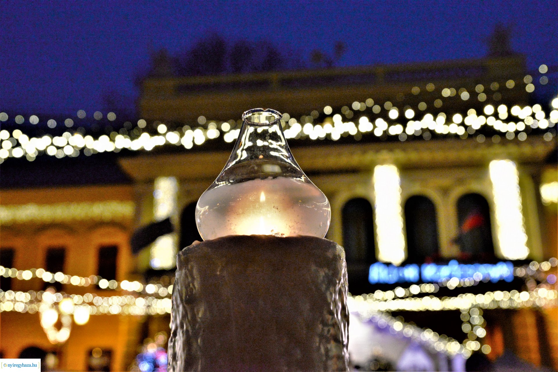 Advent második gyertyája - már két gyertyaláng ég a koszorún