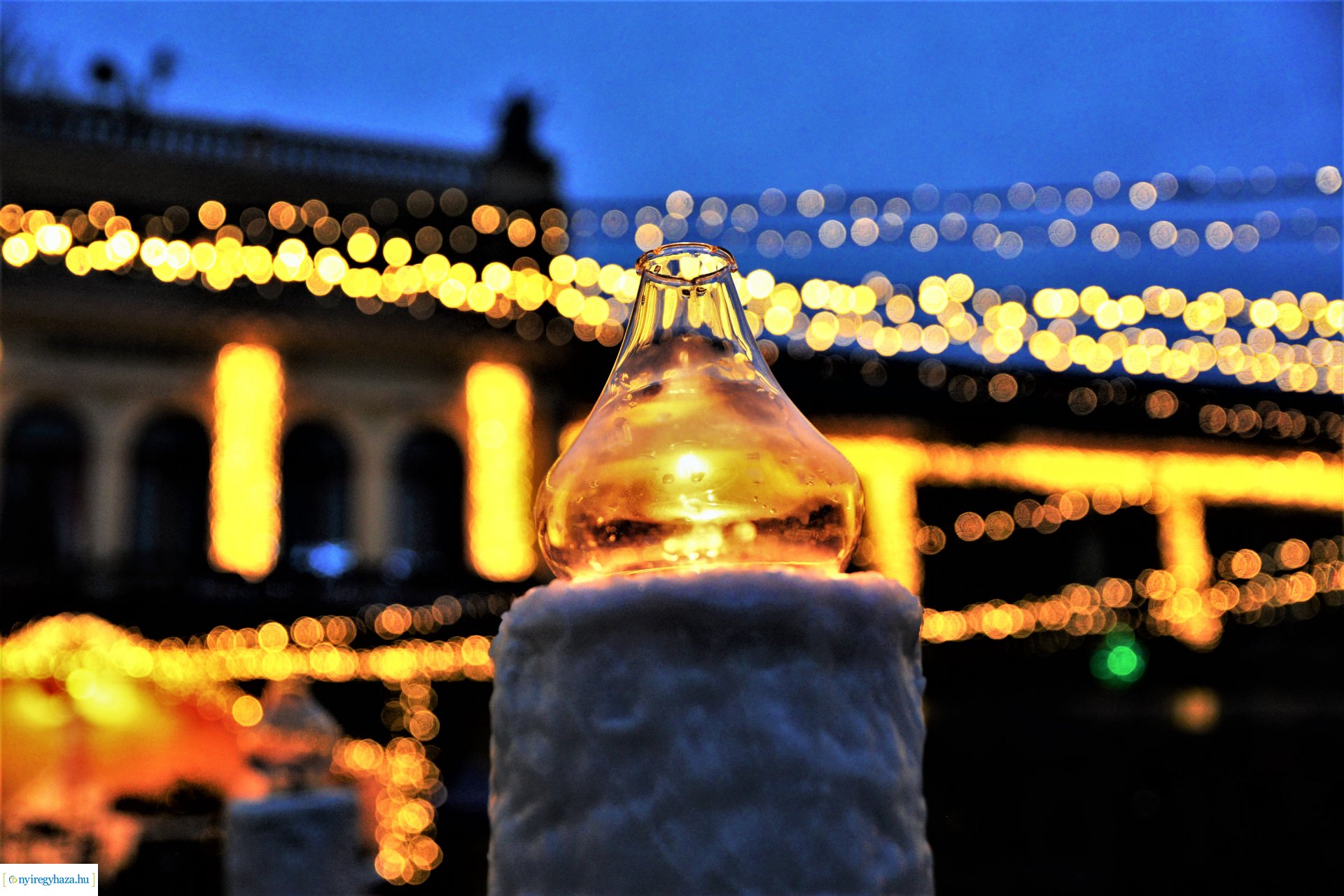 Advent második gyertyája - már két gyertyaláng ég a koszorún