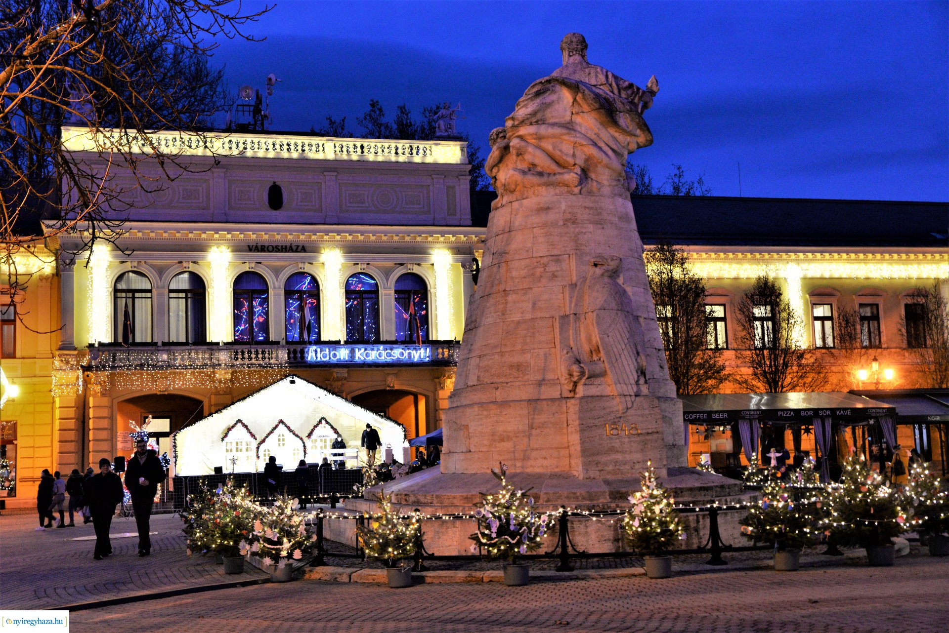 Adventi fények 2022