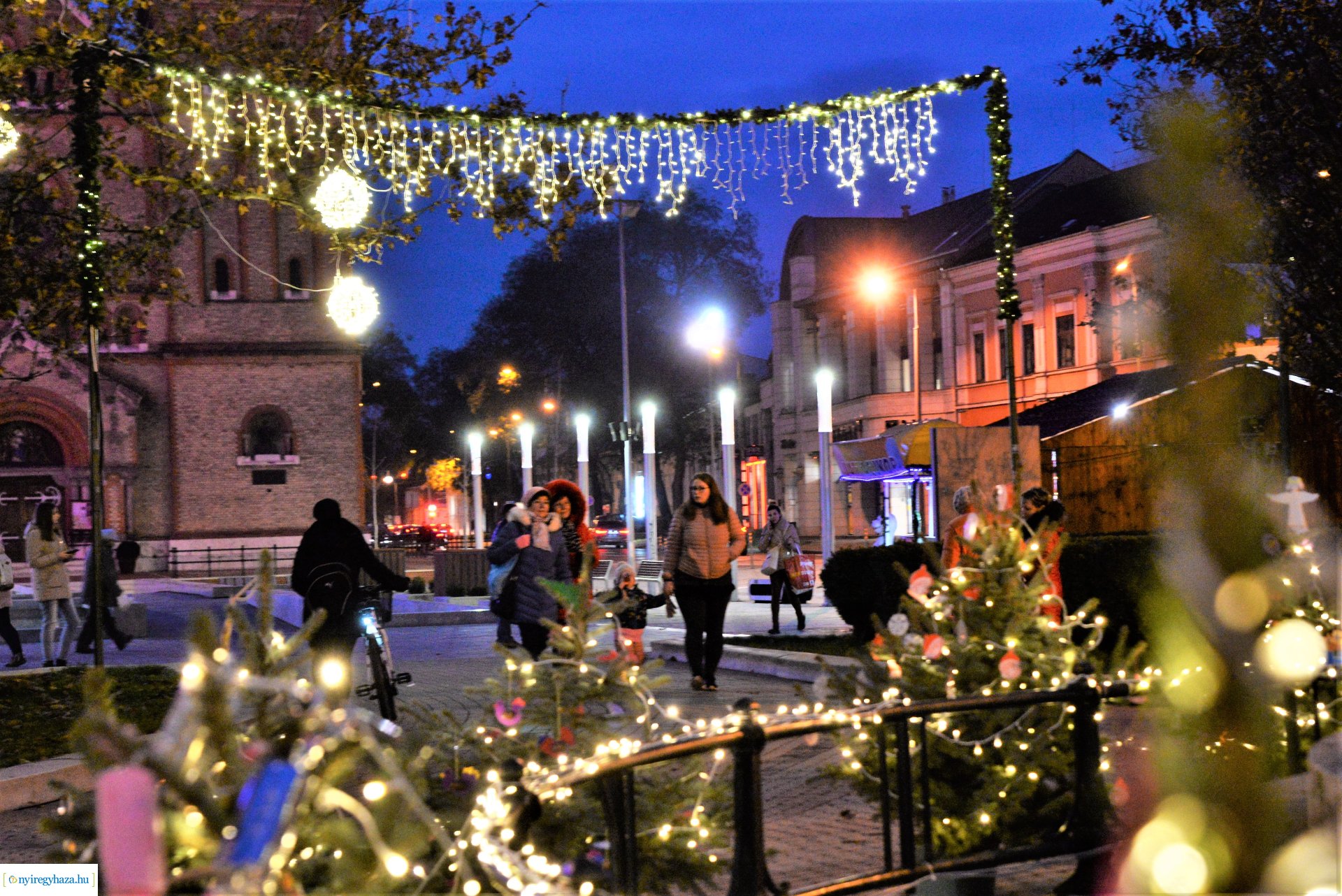 Adventi fények 2022