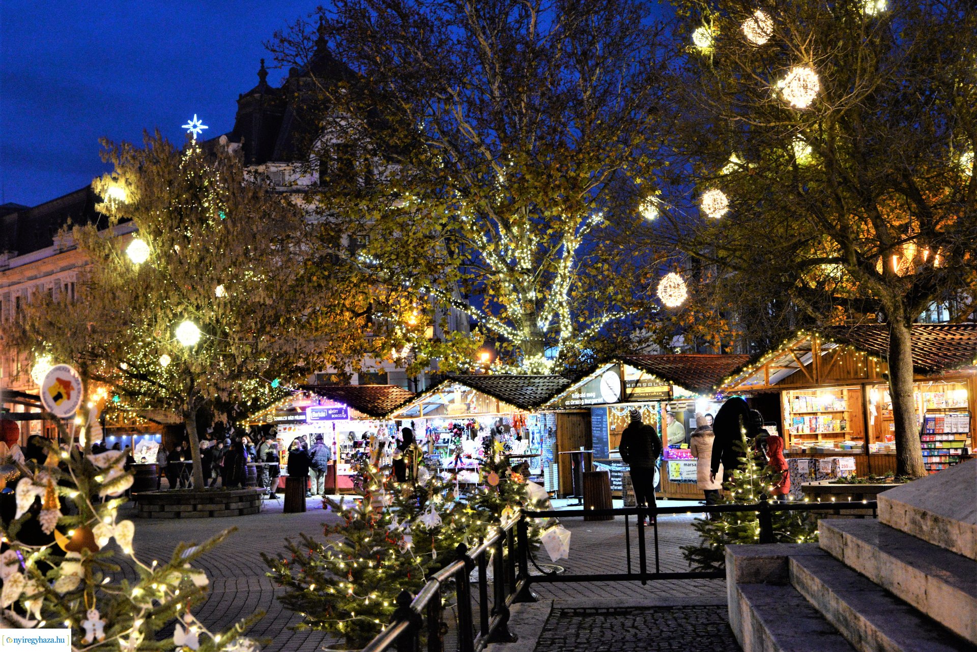 Adventi fények 2022