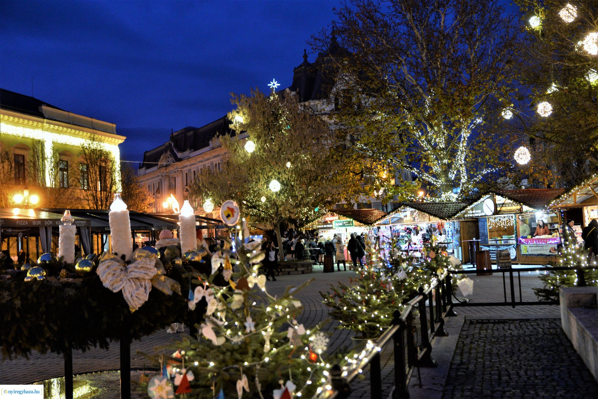 Adventi fények 2022