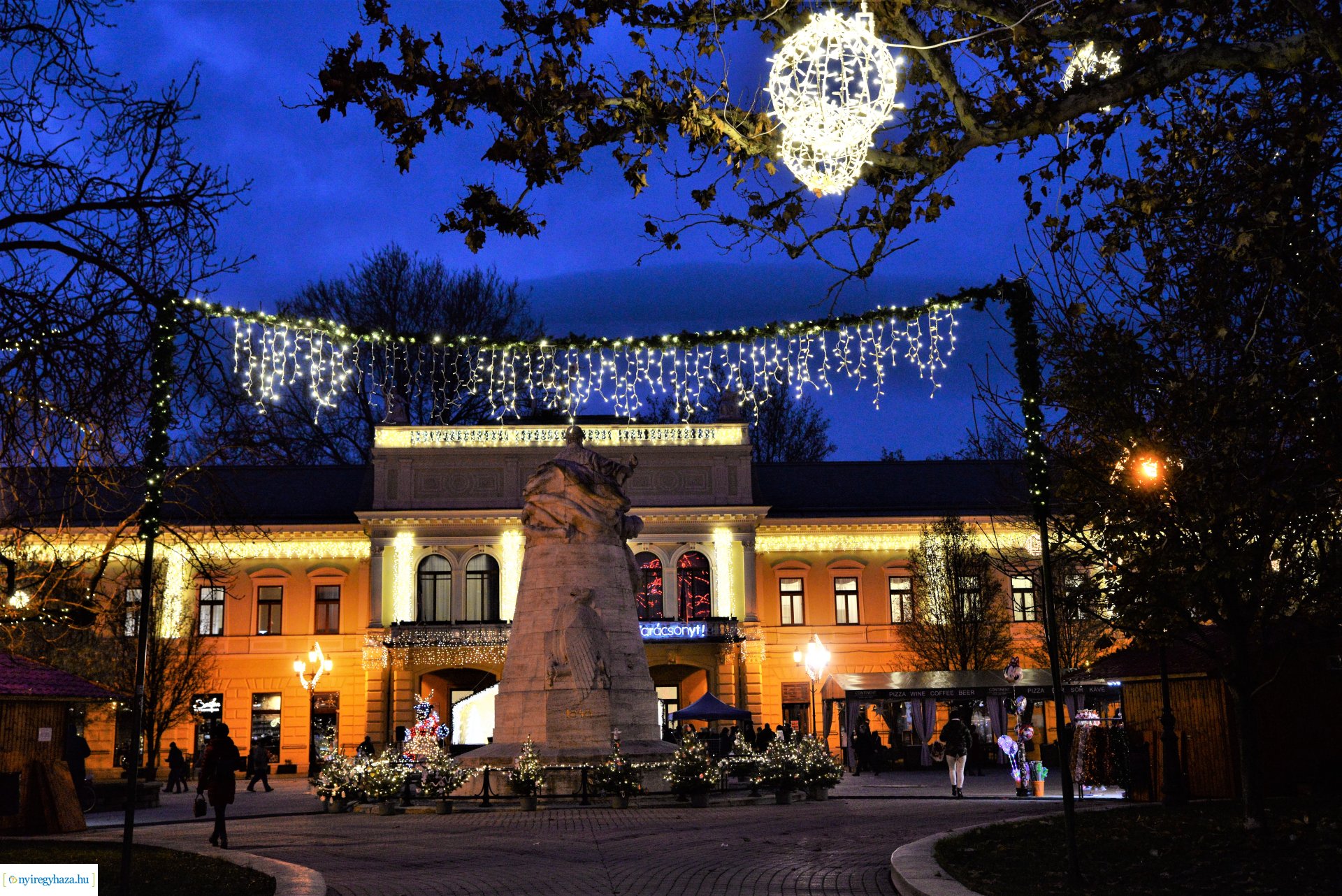 Adventi fények 2022