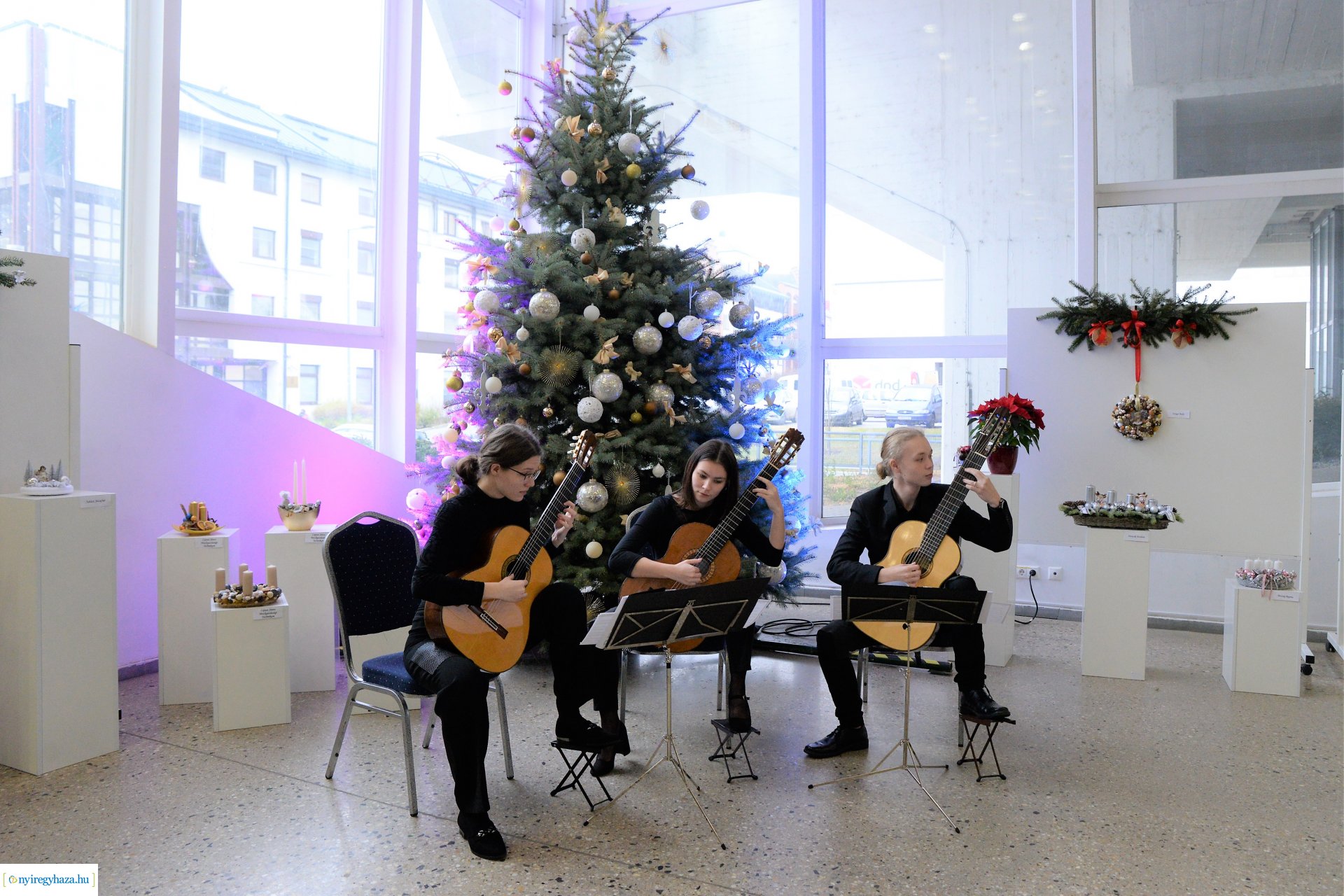 Adventi koszorúverseny eredményhirdetése a Váci Mihály Kulturális Központban