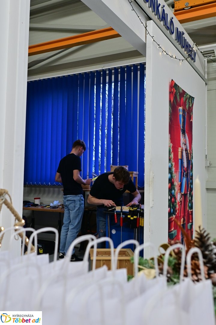 Adventi teadélután az NYSZC-ben