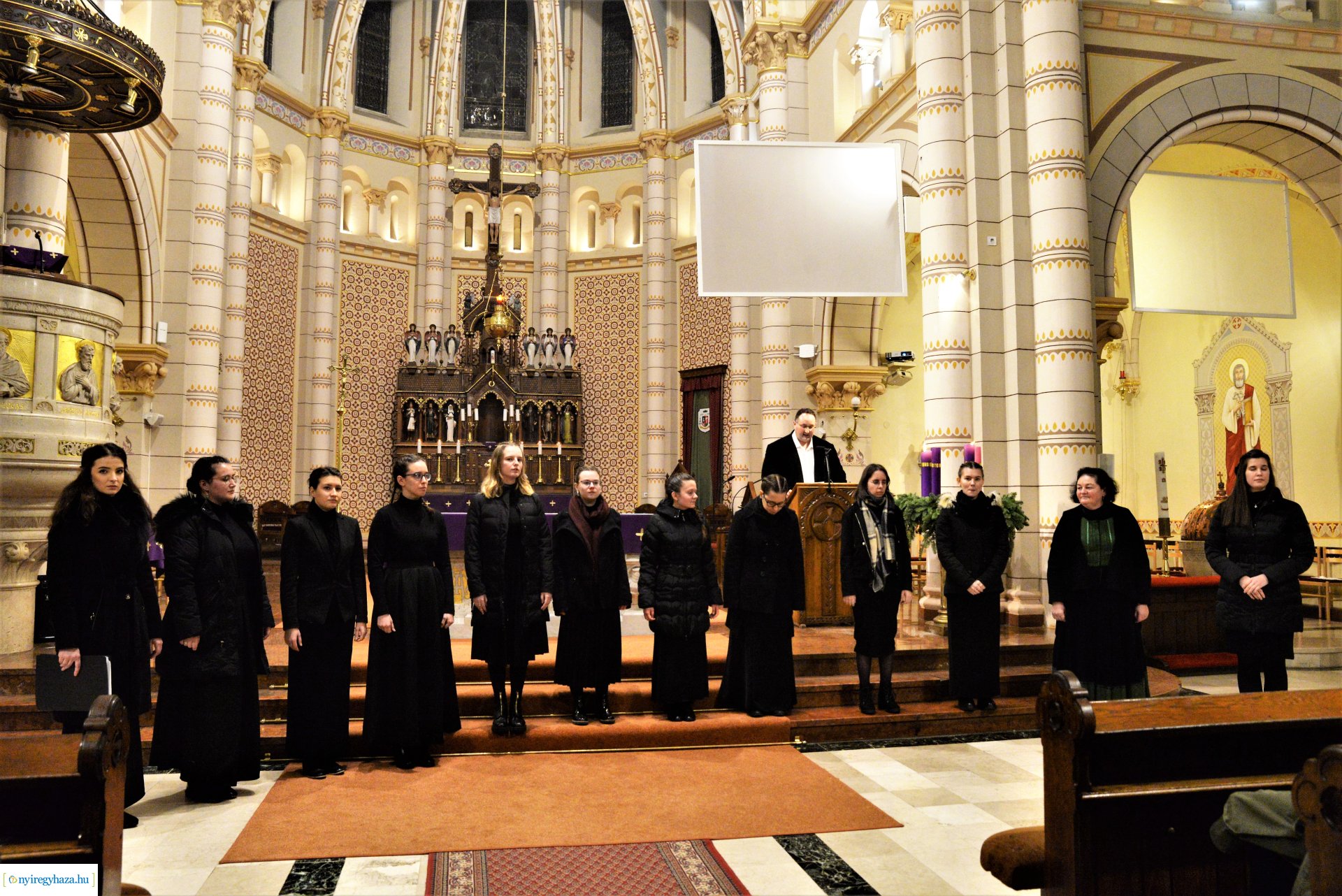 Adventi zenés áhitat