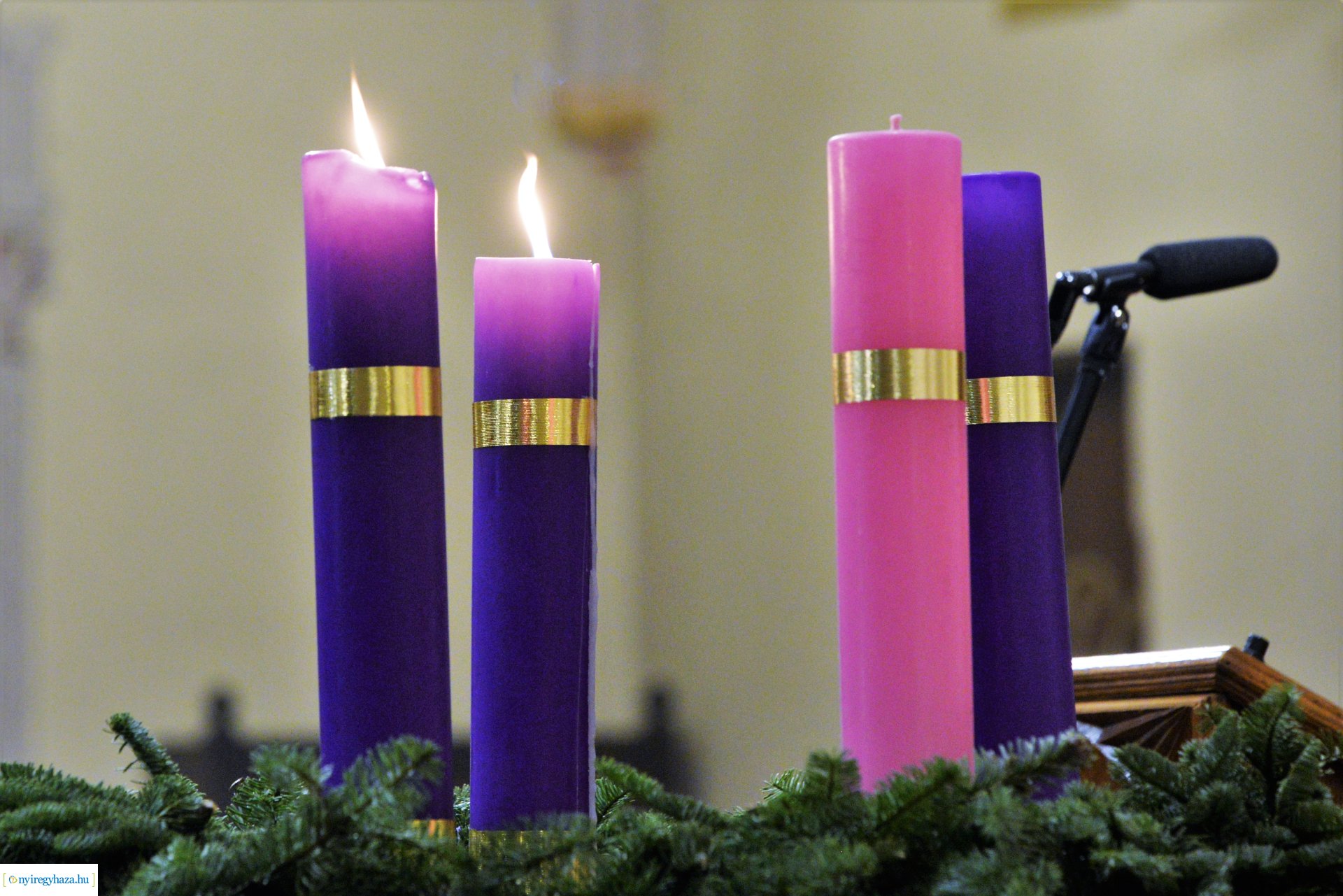 Adventi zenés áhitat