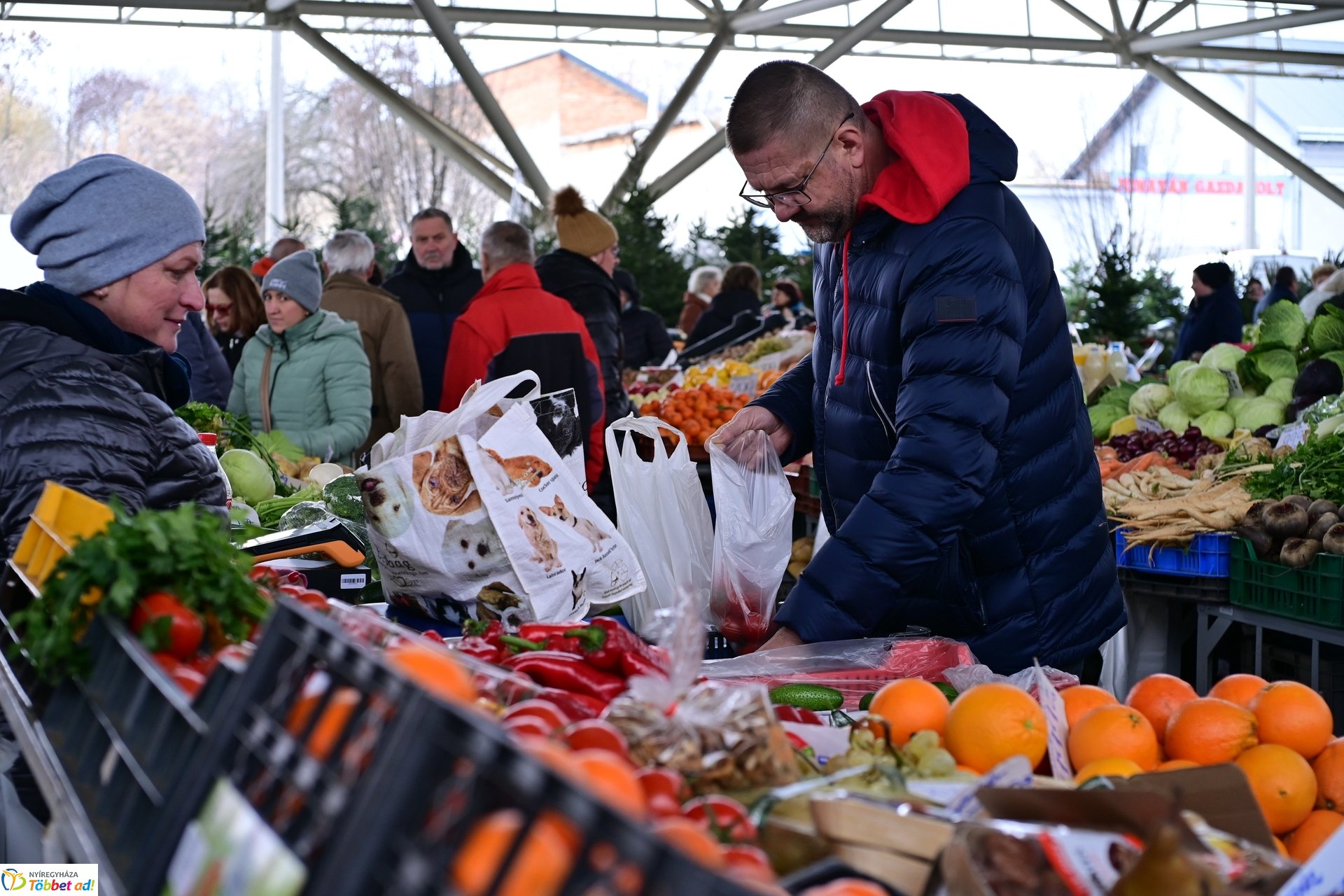 Karácsonyra készülve a Búza téri piacon - 2024