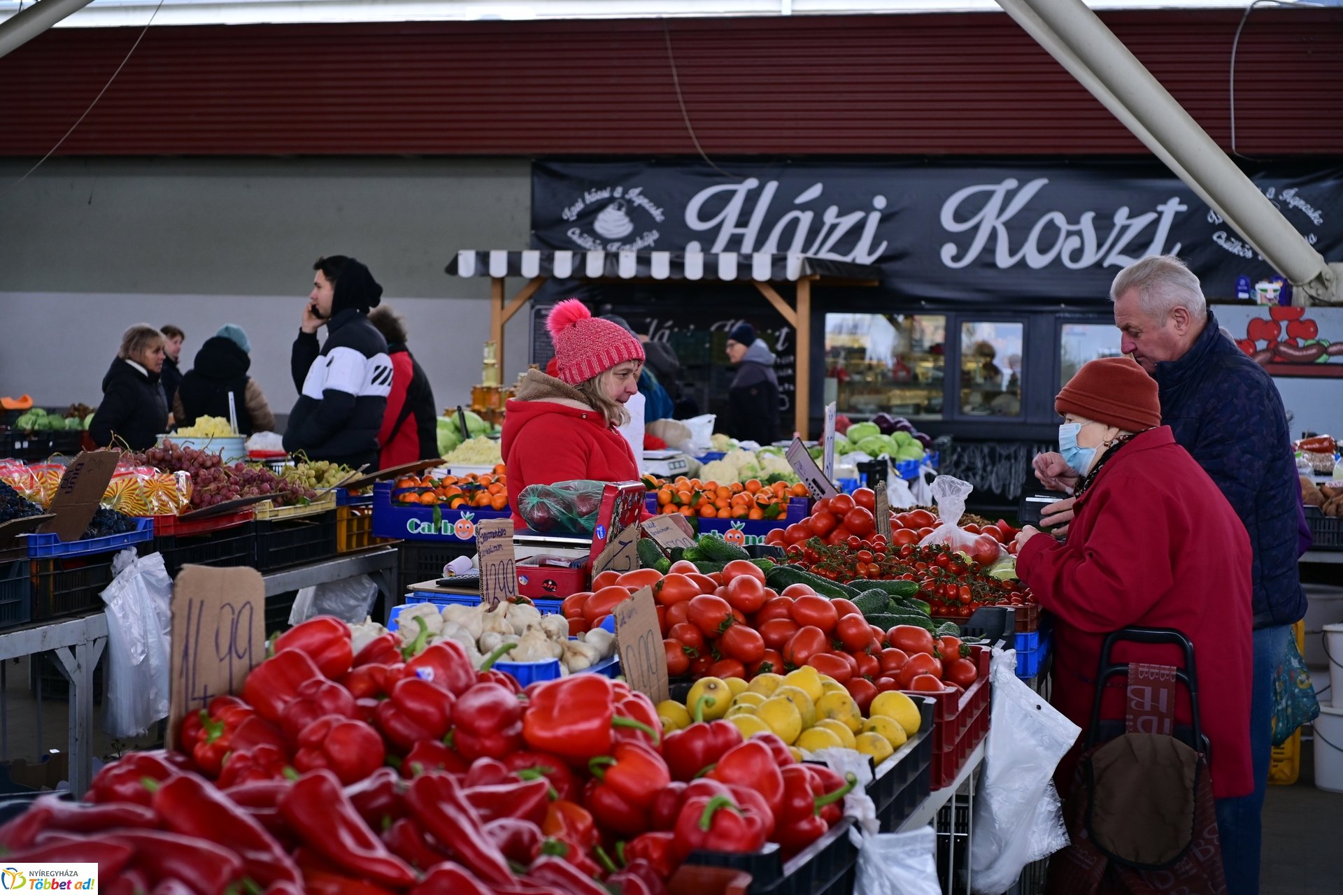 Karácsonyra készülve a Búza téri piacon - 2024