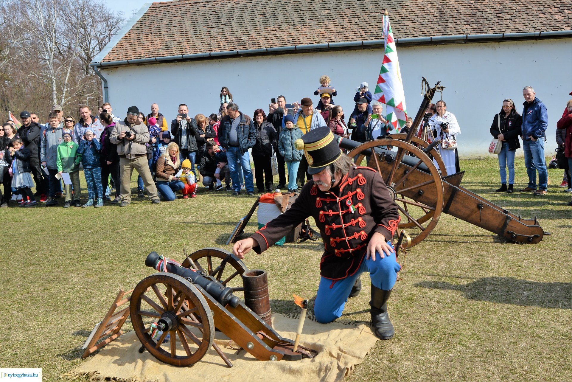 Ágyúdörgés, kiállításmegnyitó, kincsvadászat a Sóstói Múzeumfaluban március 15-én