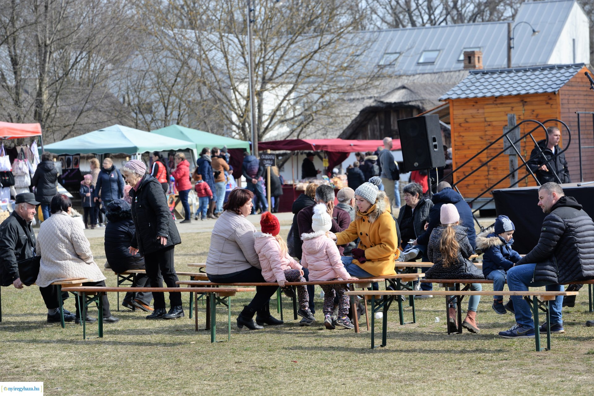 Ágyúdörgés, kiállításmegnyitó, kincsvadászat a Sóstói Múzeumfaluban március 15-én