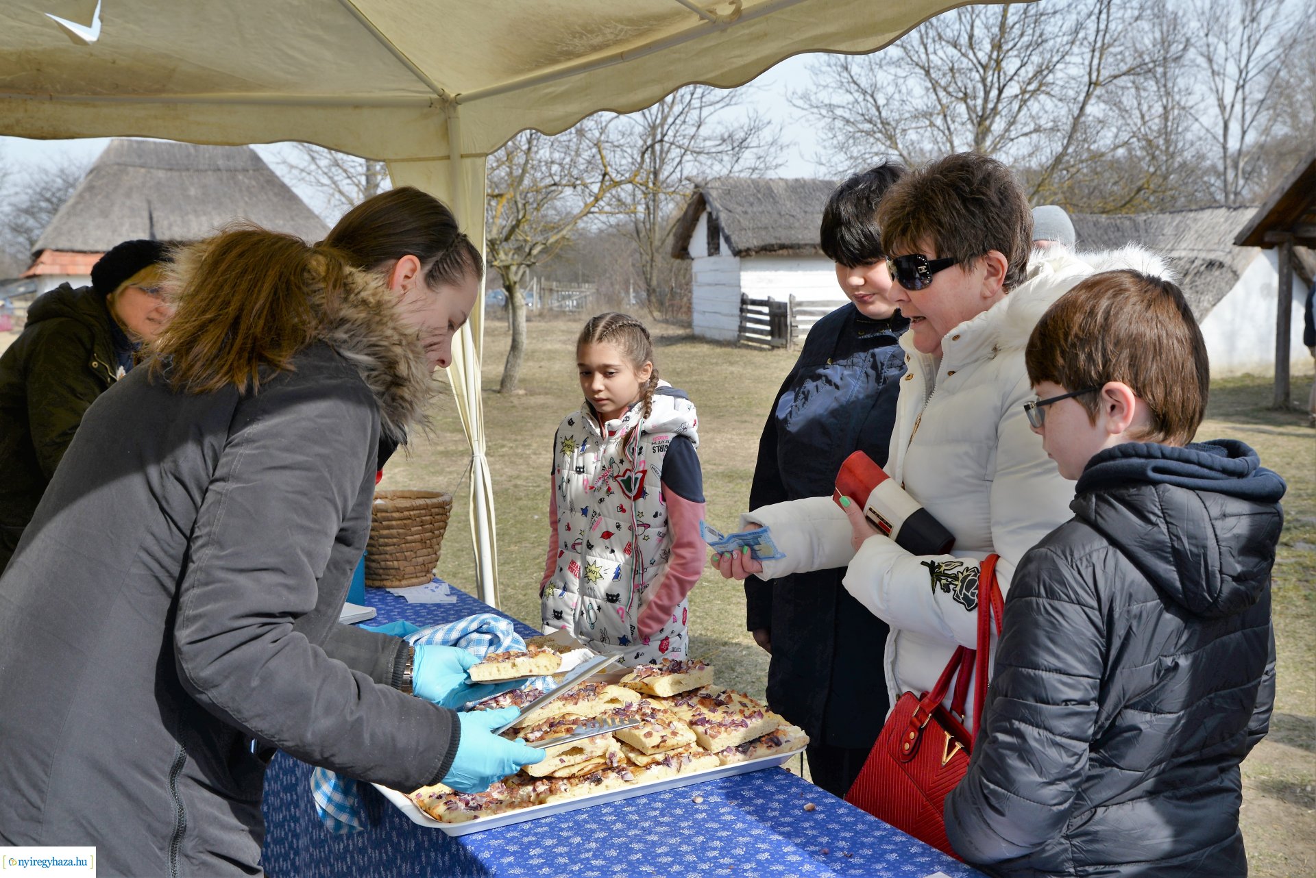 Ágyúdörgés, kiállításmegnyitó, kincsvadászat a Sóstói Múzeumfaluban március 15-én