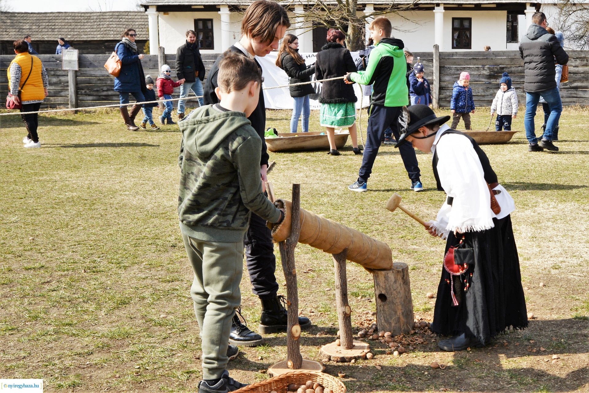 Ágyúdörgés, kiállításmegnyitó, kincsvadászat a Sóstói Múzeumfaluban március 15-én