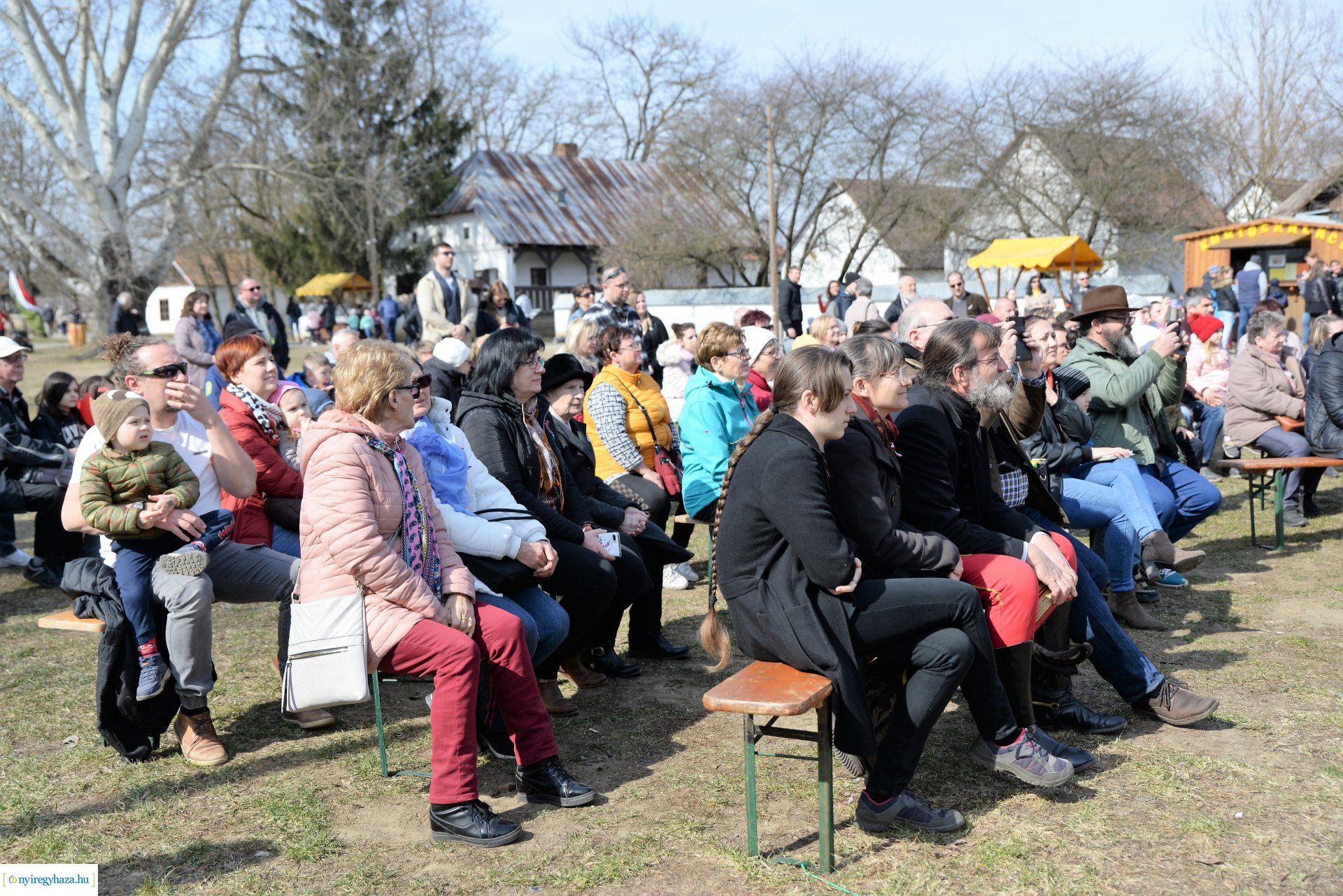 Ágyúdörgés, kiállításmegnyitó, kincsvadászat a Sóstói Múzeumfaluban március 15-én