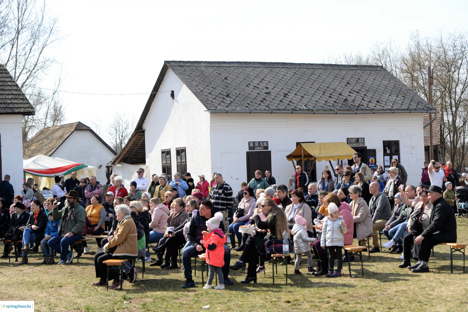 Ágyúdörgés, kiállításmegnyitó, kincsvadászat a Sóstói Múzeumfaluban március 15-én