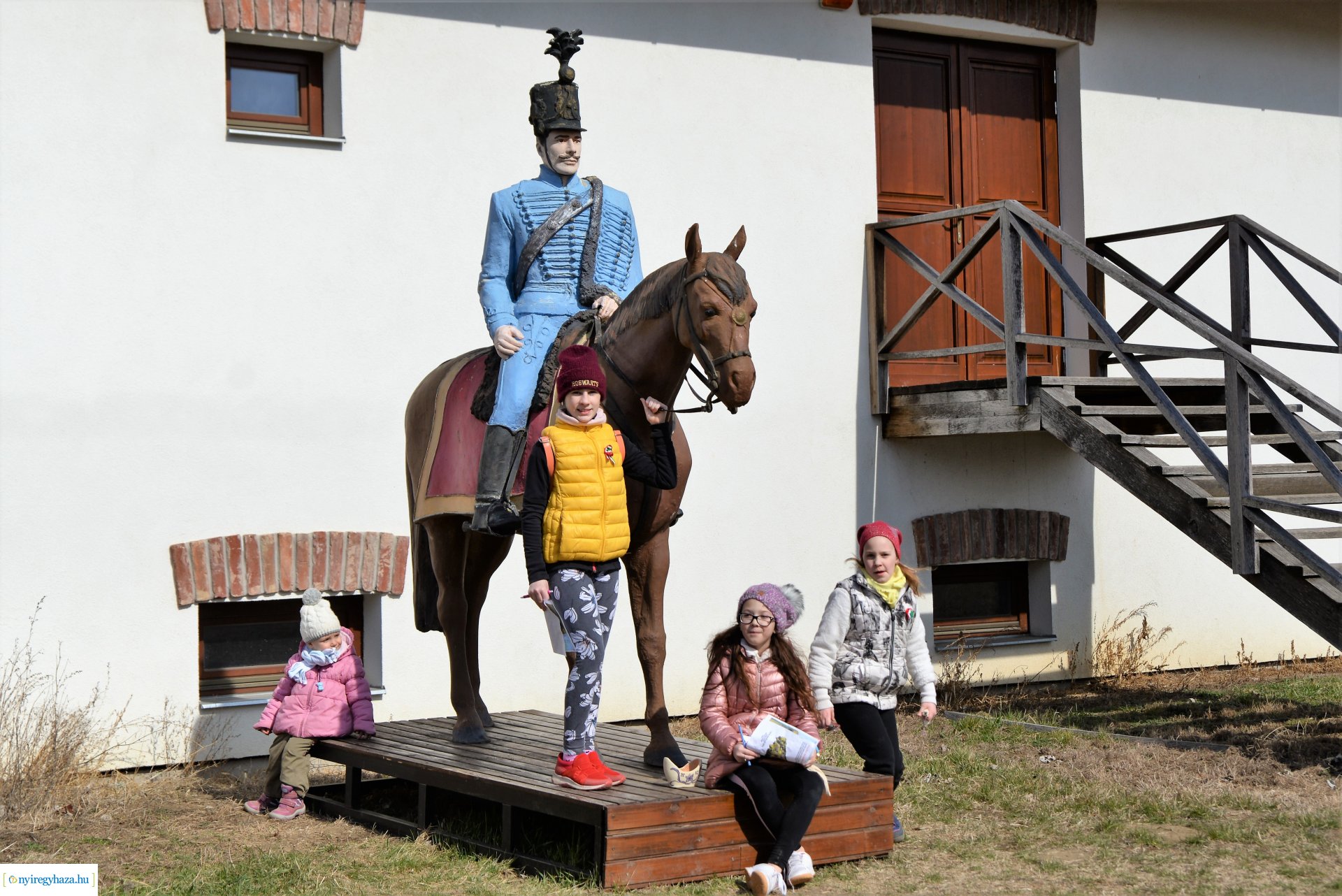 Ágyúdörgés, kiállításmegnyitó, kincsvadászat a Sóstói Múzeumfaluban március 15-én