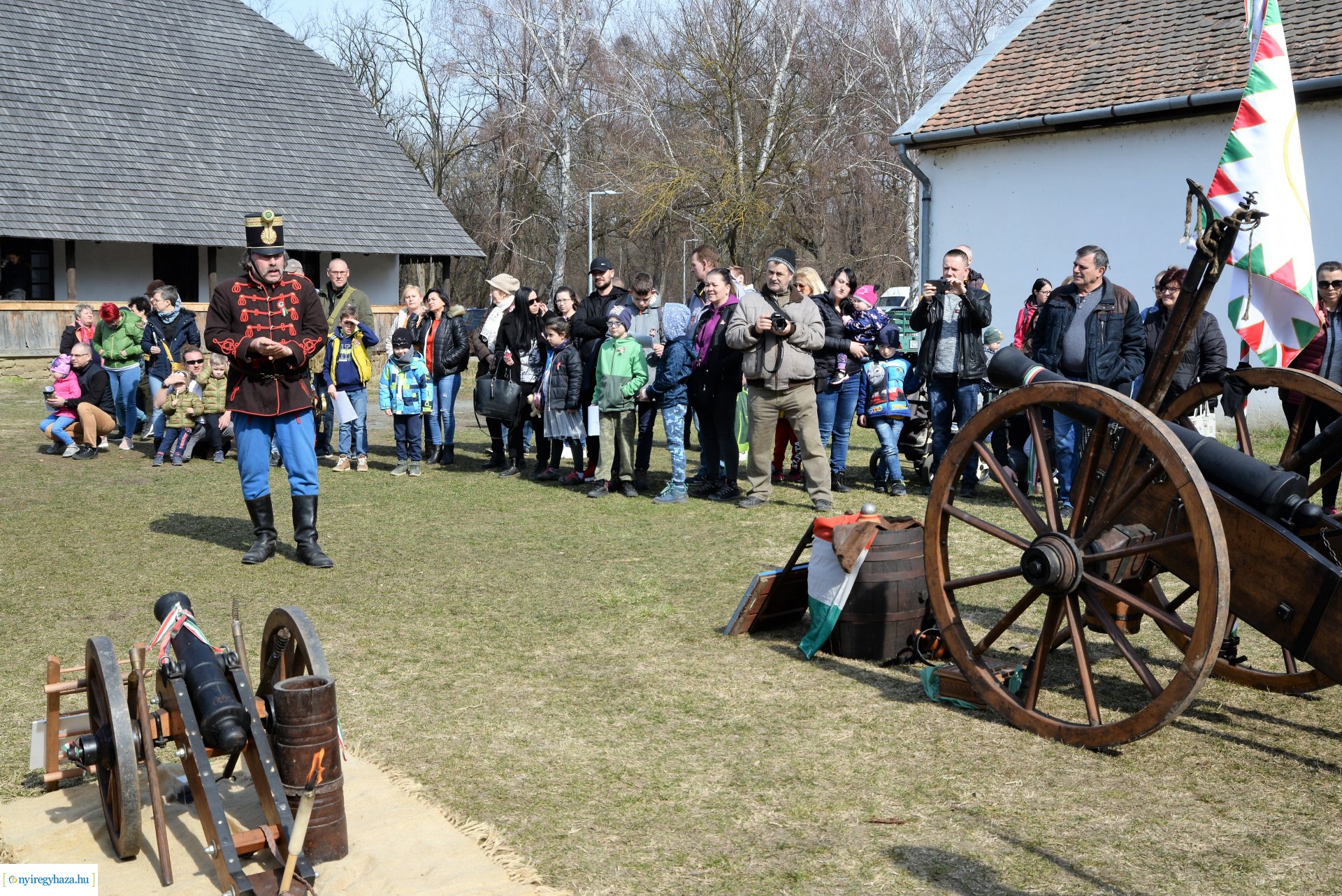 Ágyúdörgés, kiállításmegnyitó, kincsvadászat a Sóstói Múzeumfaluban március 15-én