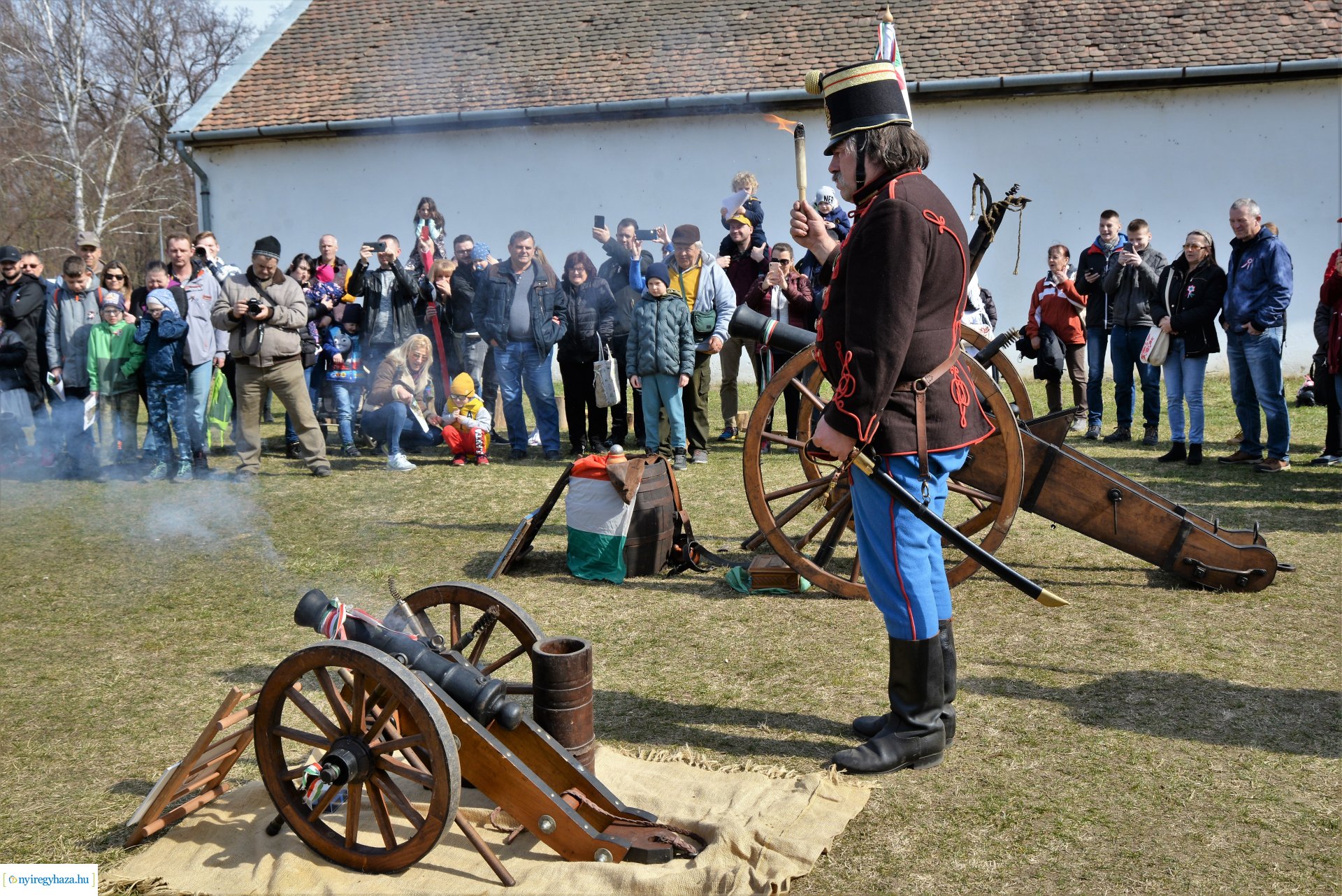 Ágyúdörgés, kiállításmegnyitó, kincsvadászat a Sóstói Múzeumfaluban március 15-én