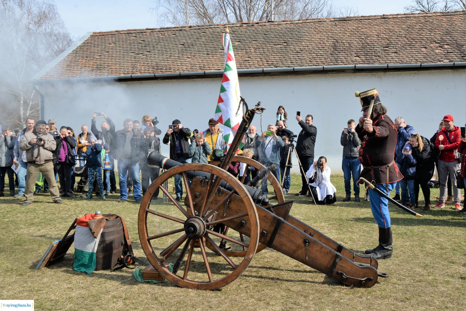 Ágyúdörgés, kiállításmegnyitó, kincsvadászat a Sóstói Múzeumfaluban március 15-én