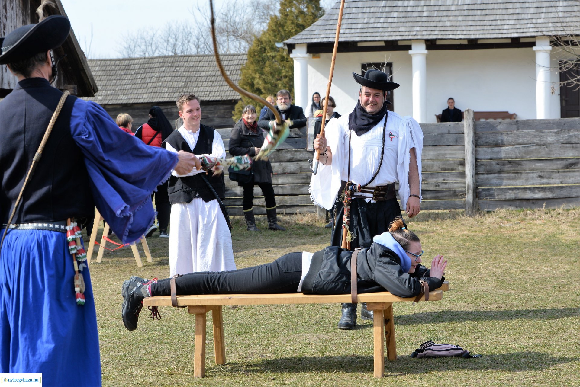 Ágyúdörgés, kiállításmegnyitó, kincsvadászat a Sóstói Múzeumfaluban március 15-én