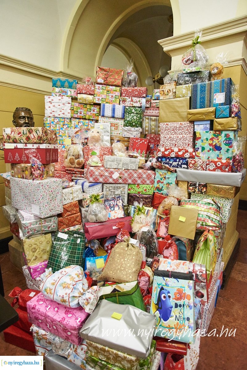 Ajándék átadás a Kormányhivatalnál