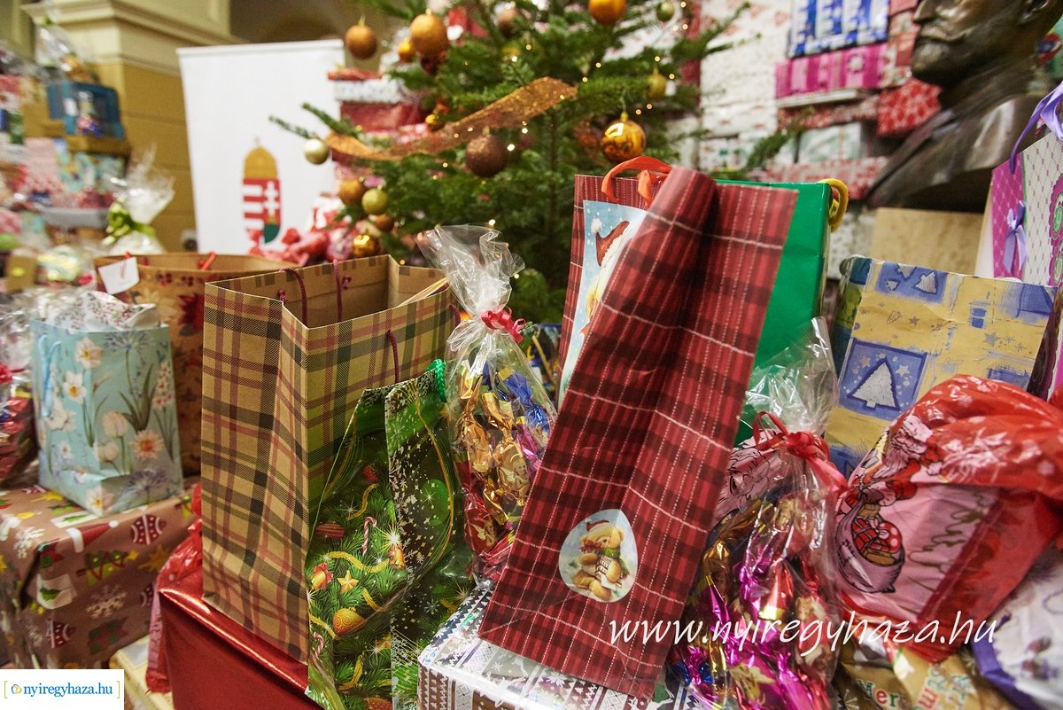 Ajándék átadás a Kormányhivatalnál