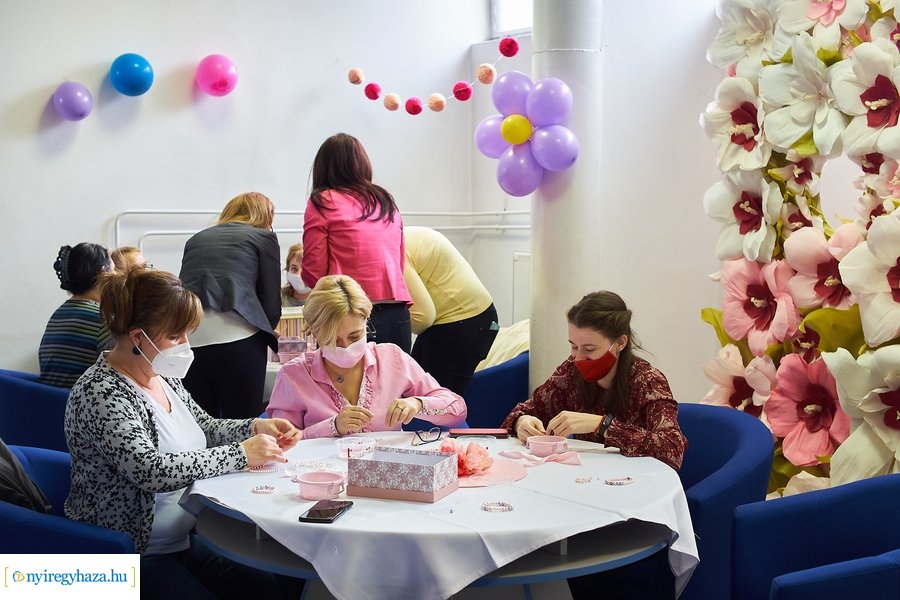 Ajándék gyöngy karkötők