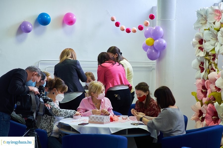 Ajándék gyöngy karkötők