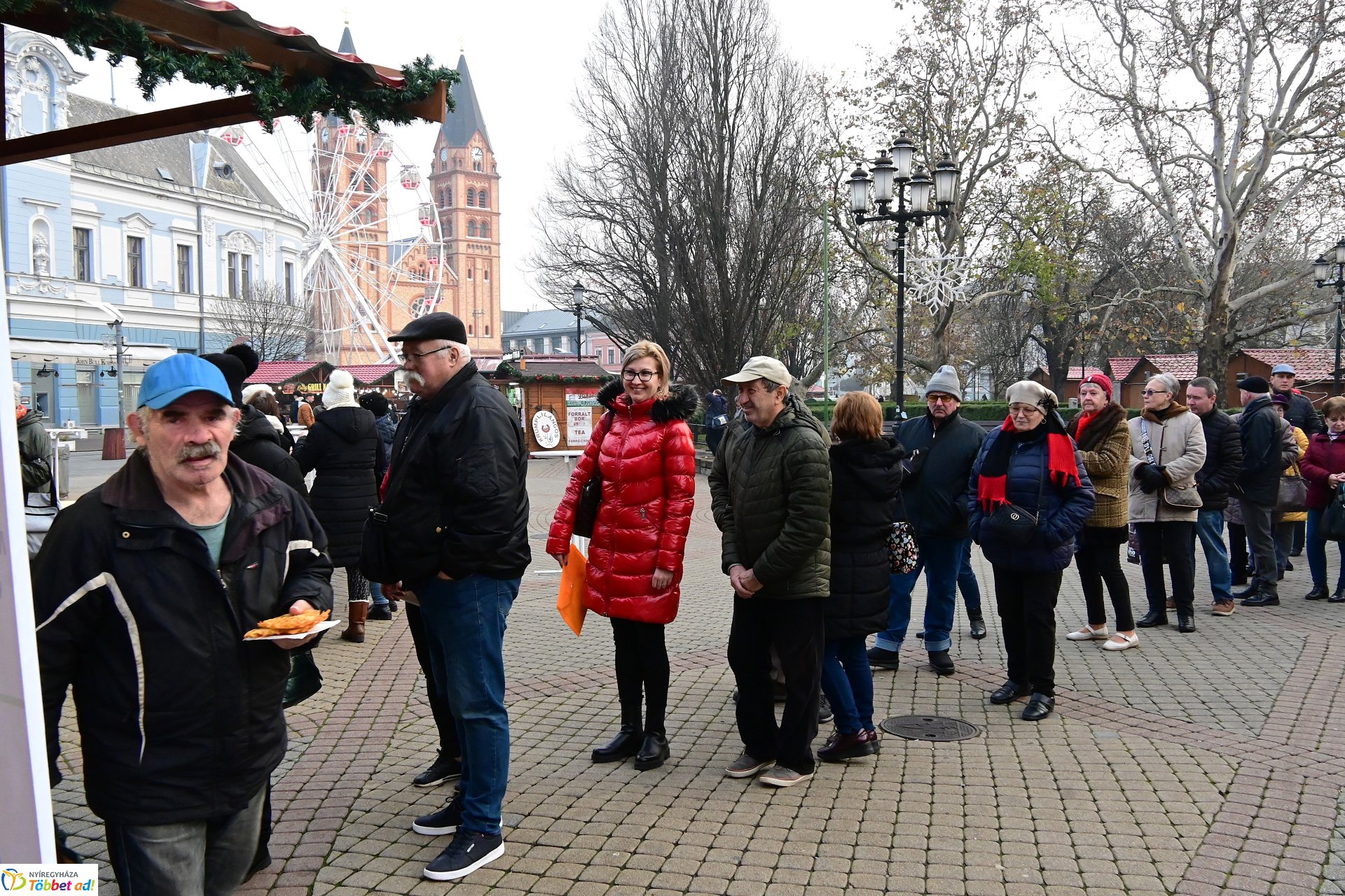 Ajándék lapcsánka osztás a Kossuth téren
